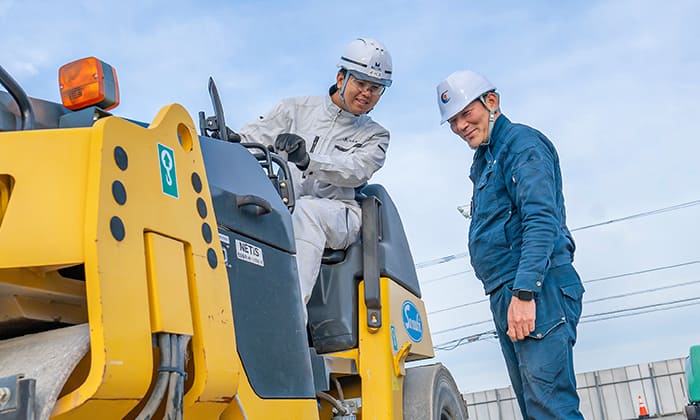 作業するスタッフ