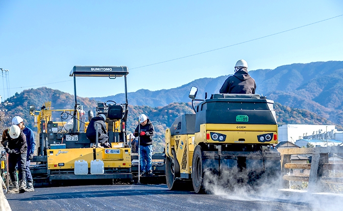 作業するスタッフ