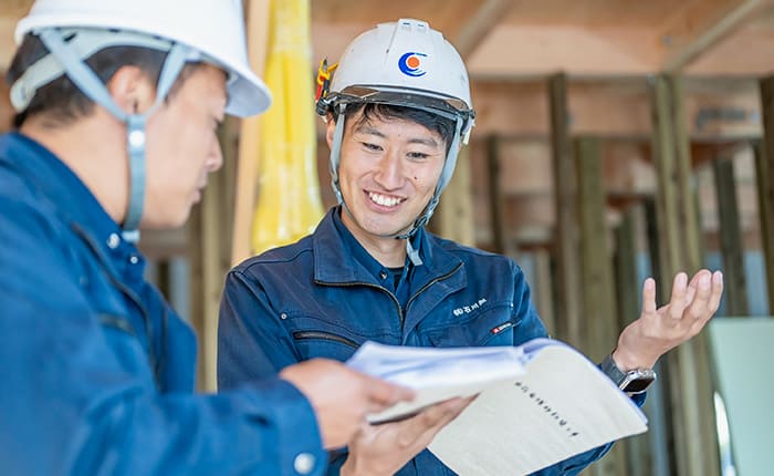 作業しているスタッフ