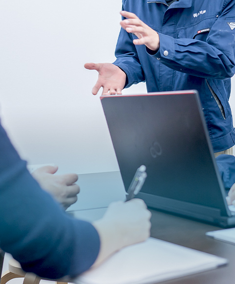 作業中の社員手元